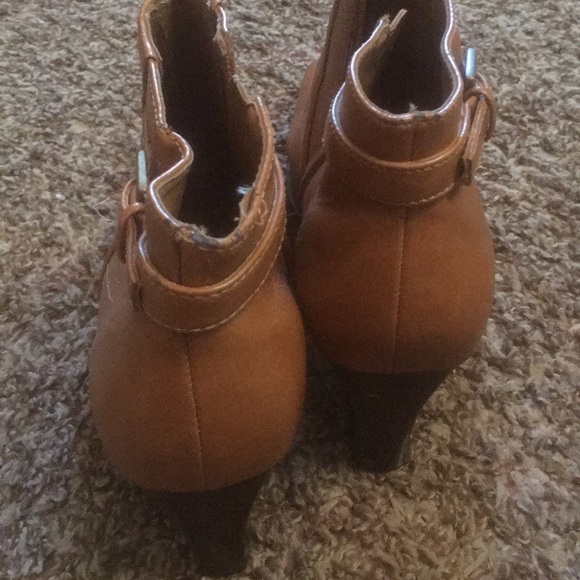 Boots - Picture 3 of 4